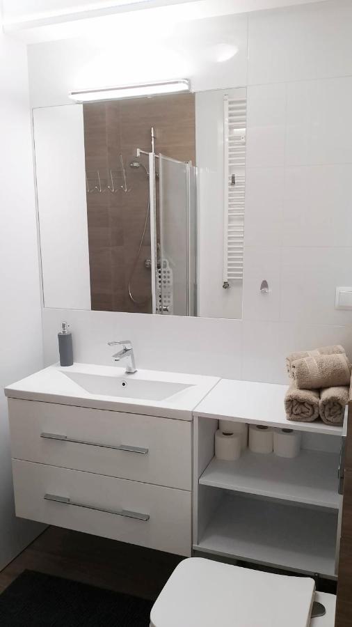Apartament Zalesie Z Tarasem Lubiń Exterior foto